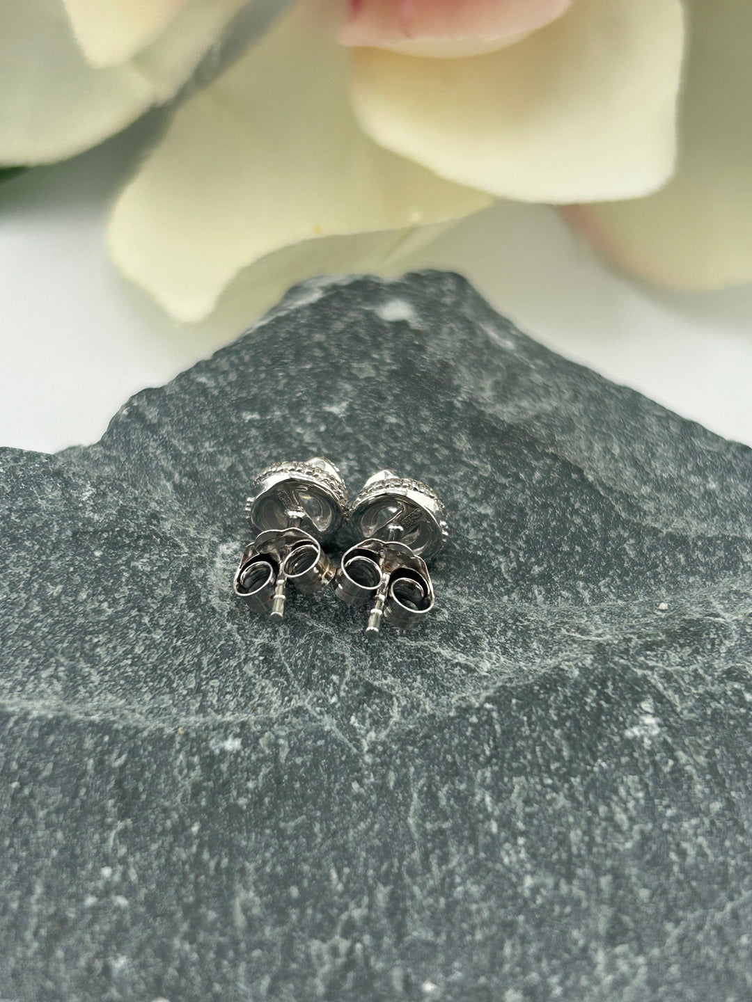 10k White Gold Diamond Post-back Earrings