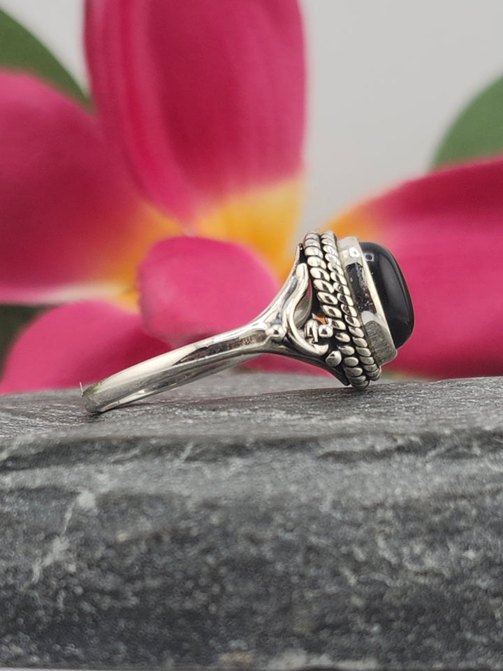 Black Onyx & 925 Sterling Silver Ring Size 6