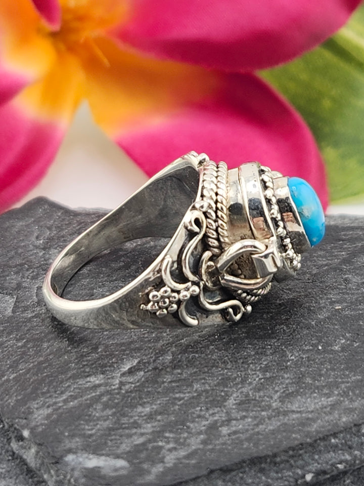 Kingman Turquoise and 925 Sterling Silver Locket Ring - Size 7