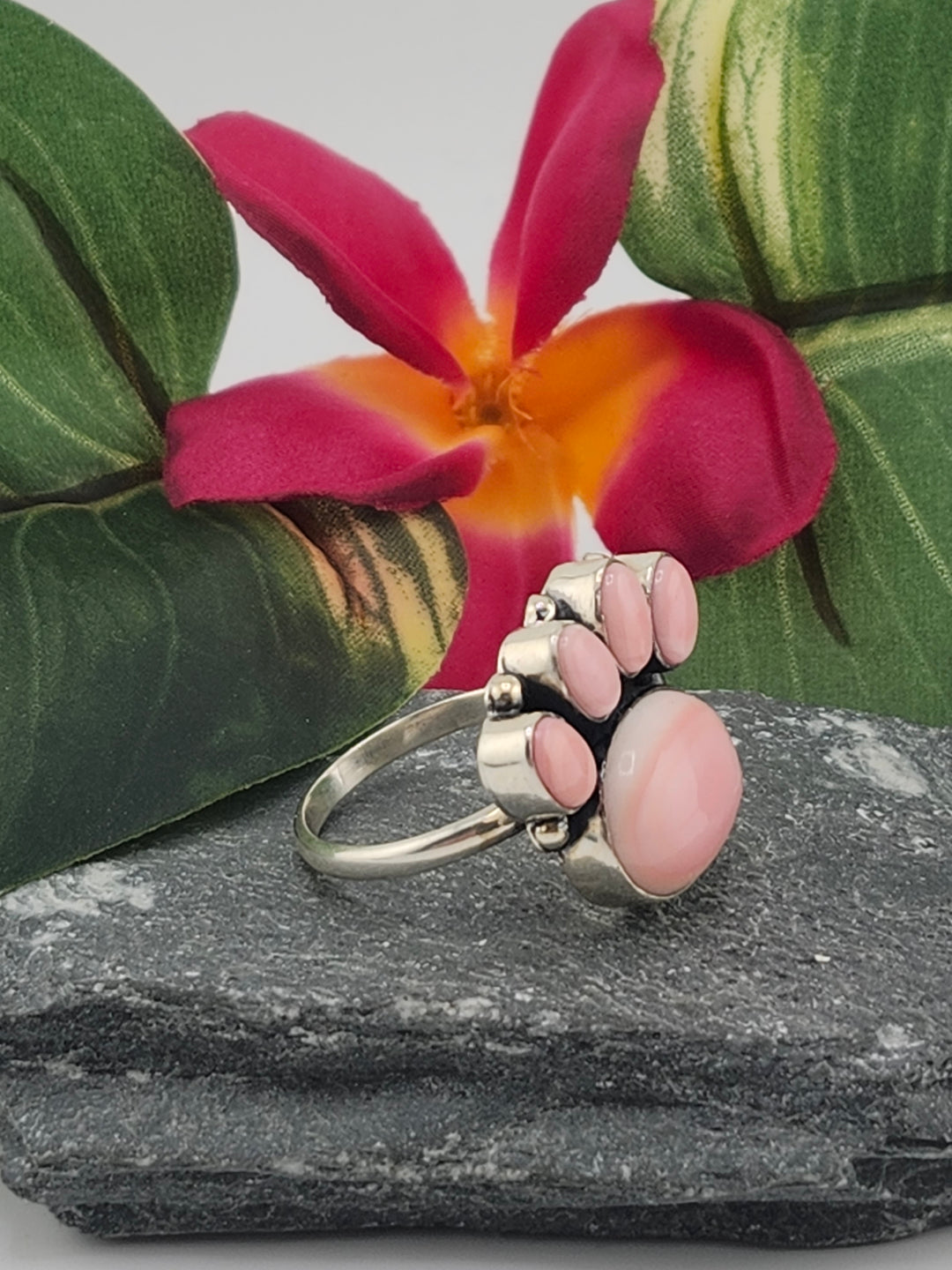 Queen Conch Paw Ring Size 9.25