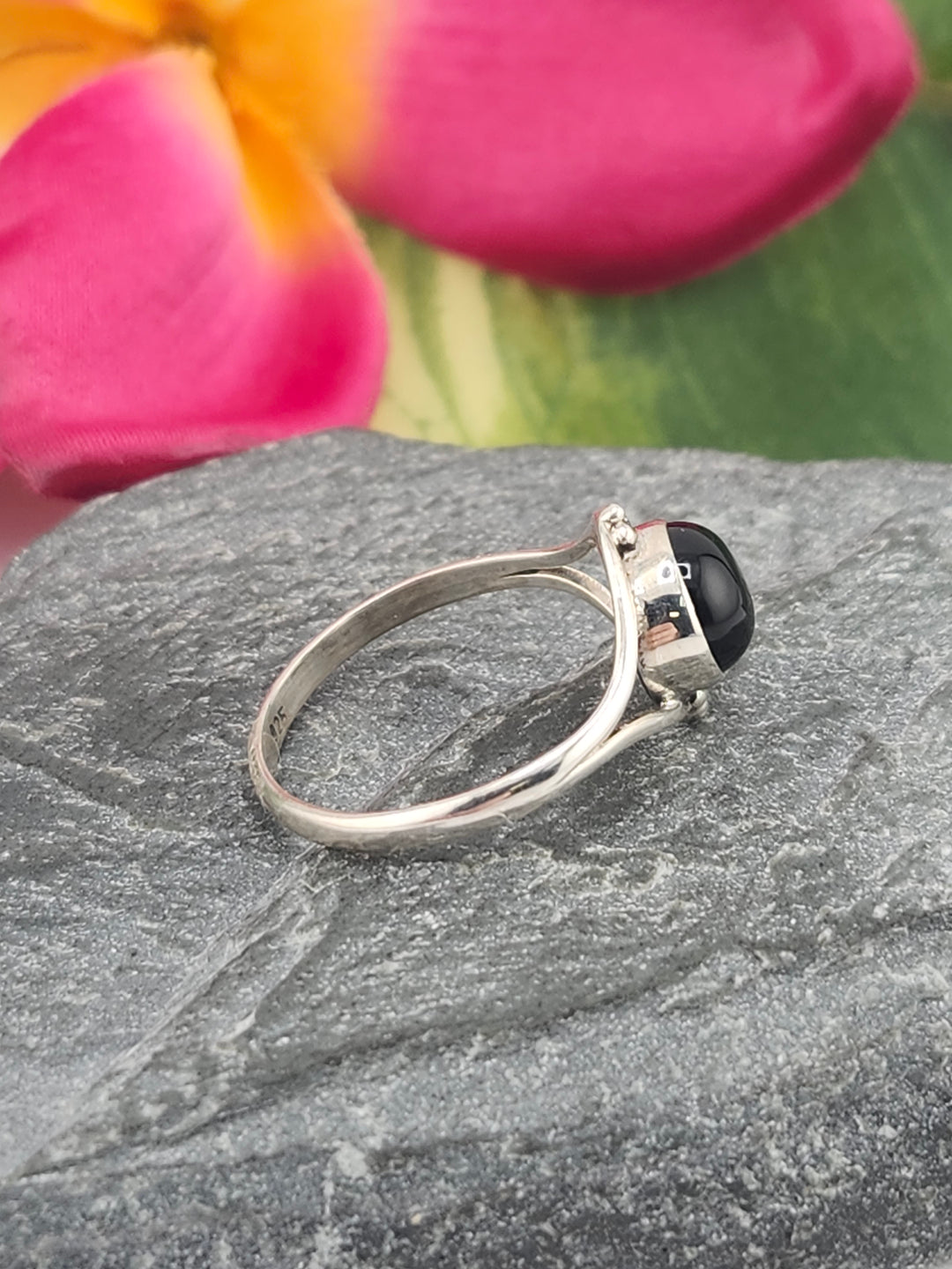 Black Onyx and 925 Sterling Silver Ring - Size 7