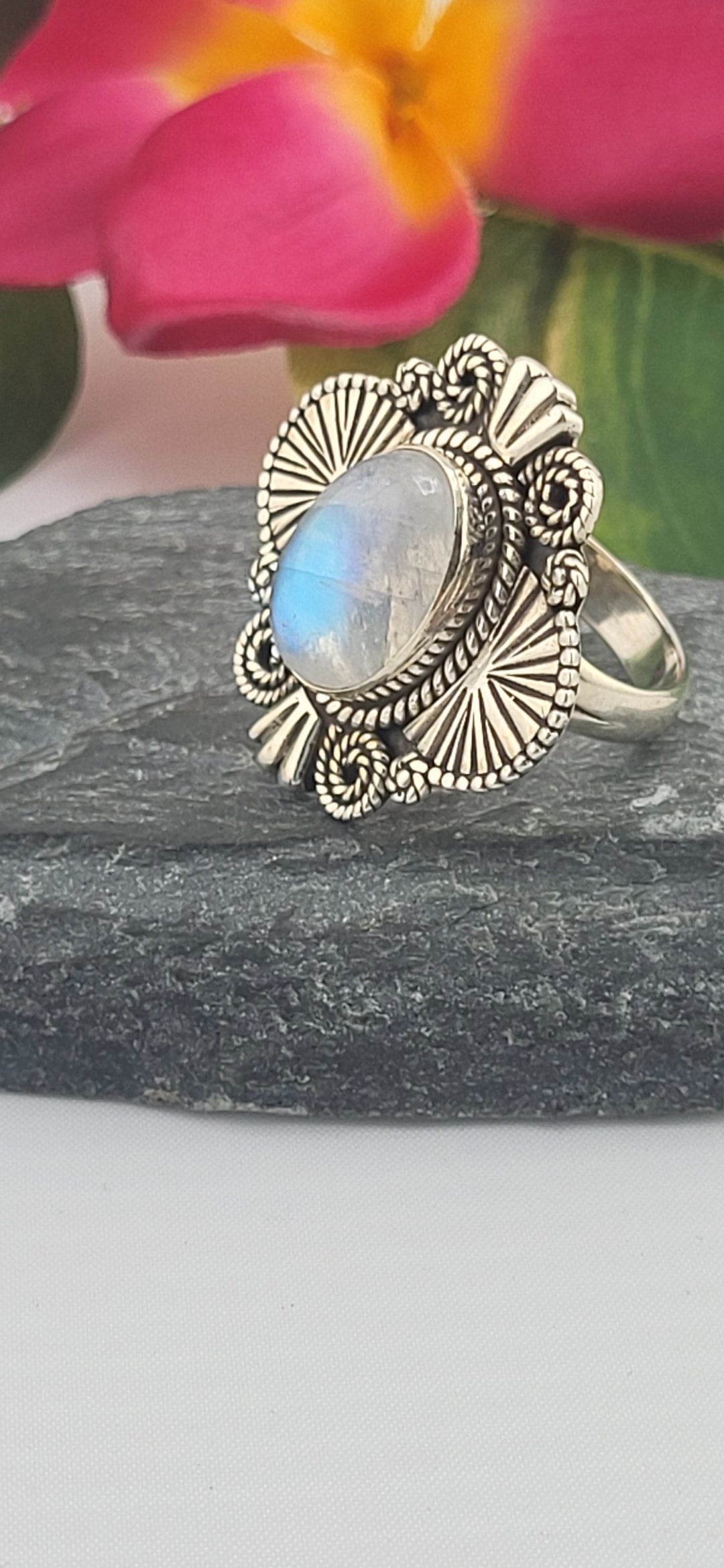 Moonstone and 925 Sterling Silver Ring Size 6.75