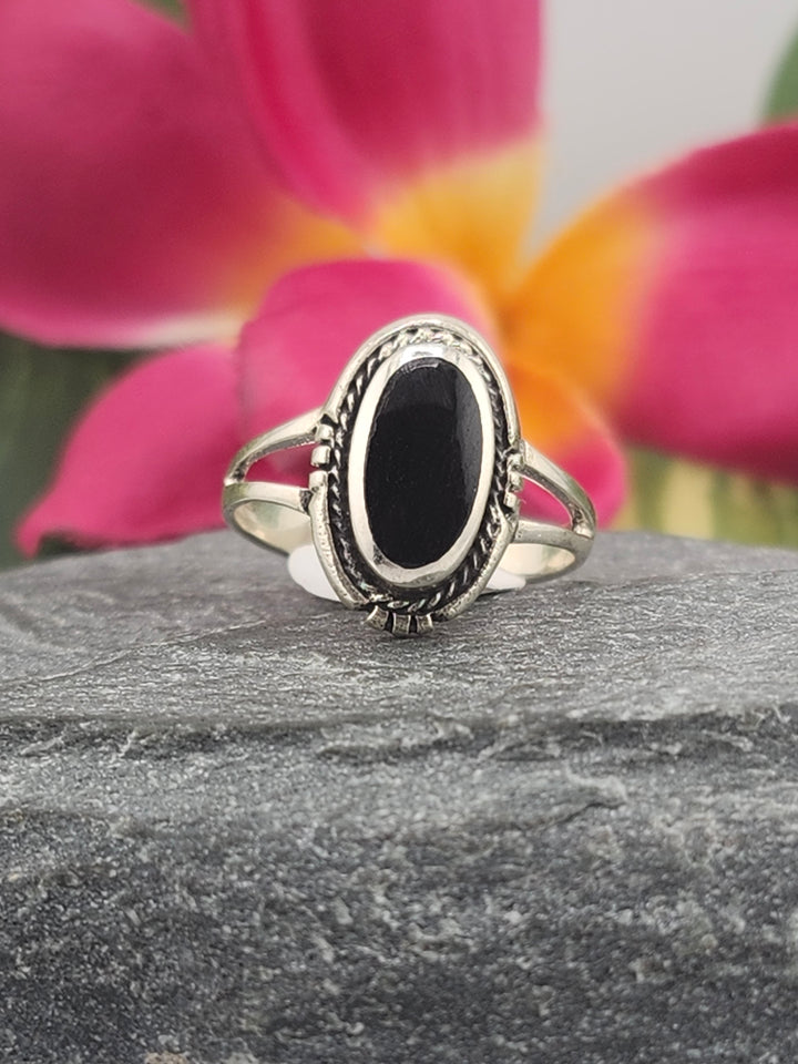 Black Onyx & 925 Sterling Silver Ring Size 5