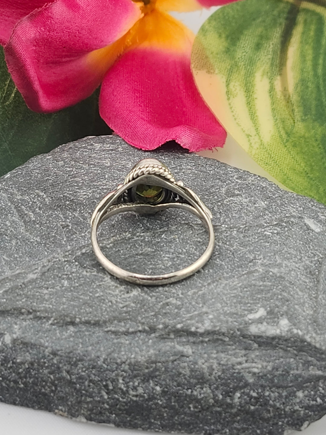 925 Sterling Silver and Peridot Ring Size 6¼