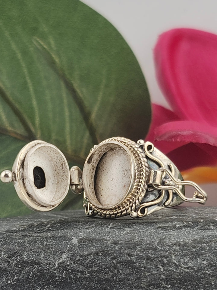 Black Onyx & 925 Sterling Silver Locket Ring Size 6