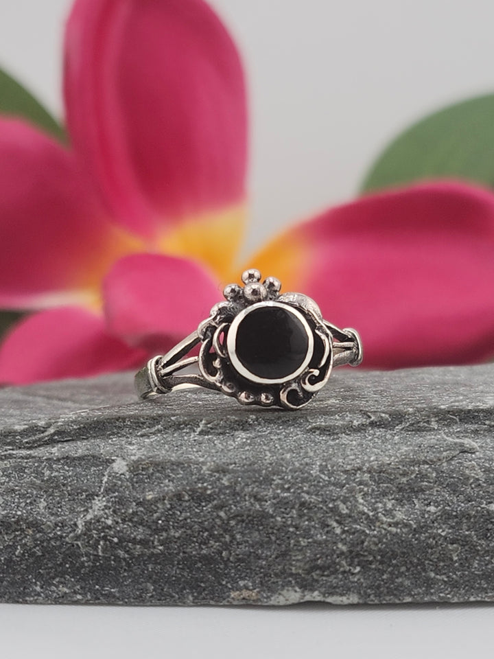 Black Onyx & 925 Sterling Silver Ring Size 6