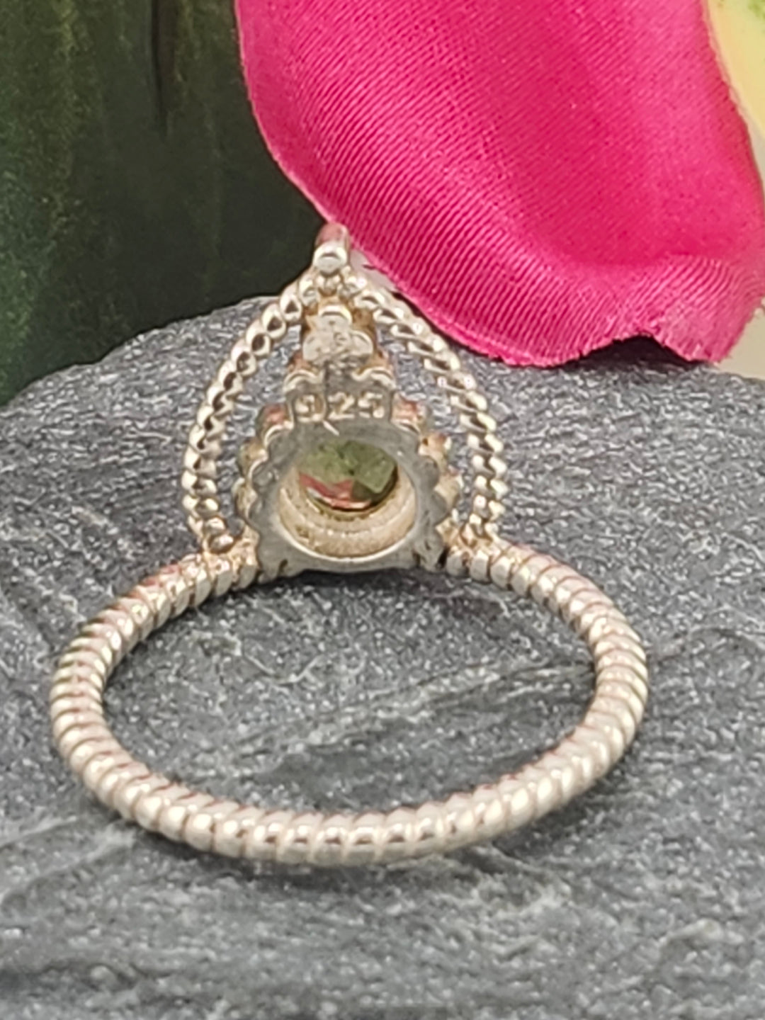 925 Sterling Silver and Peridot Ring Size 8