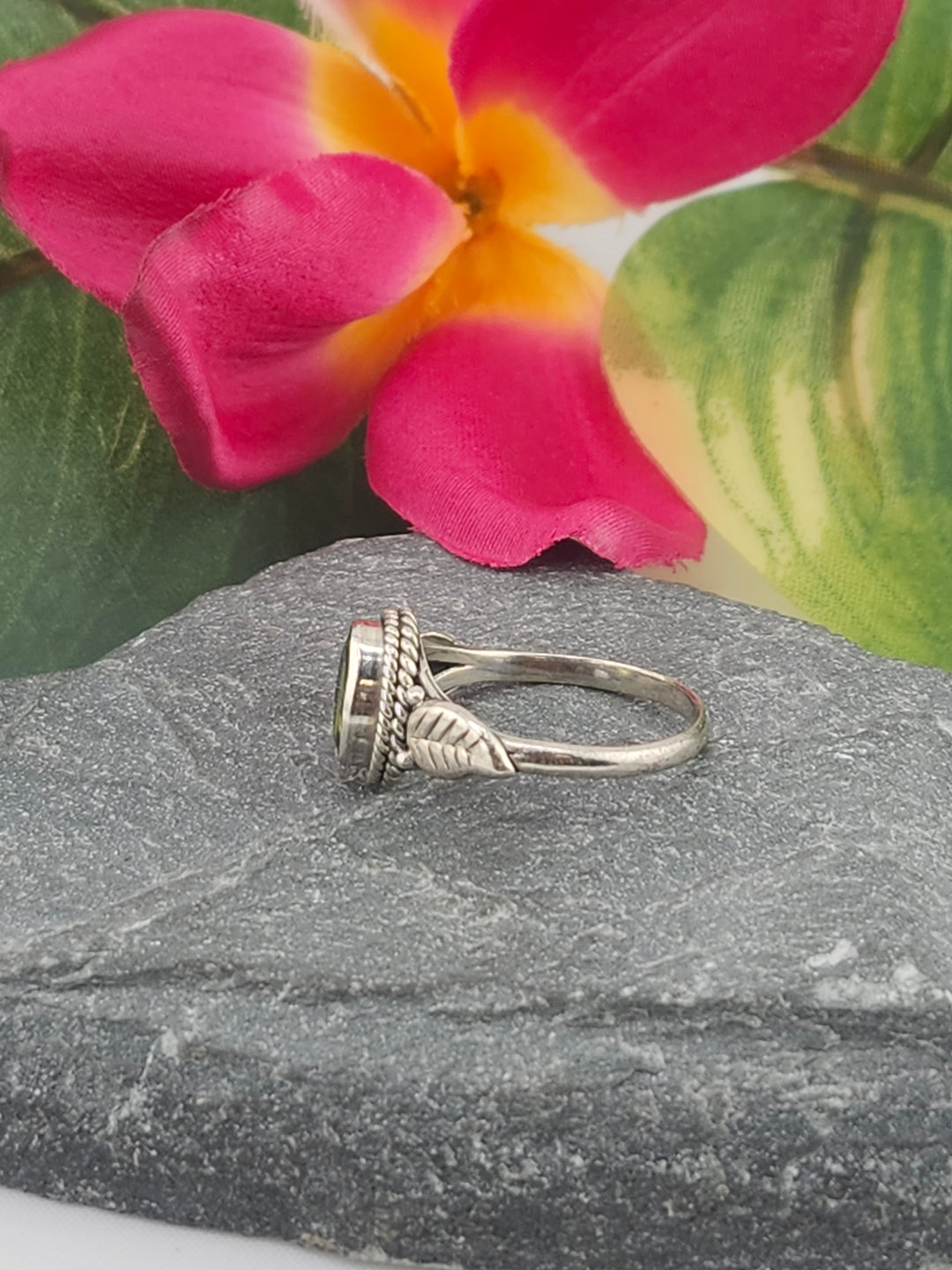 925 Sterling Silver and Peridot Ring Size 6¼