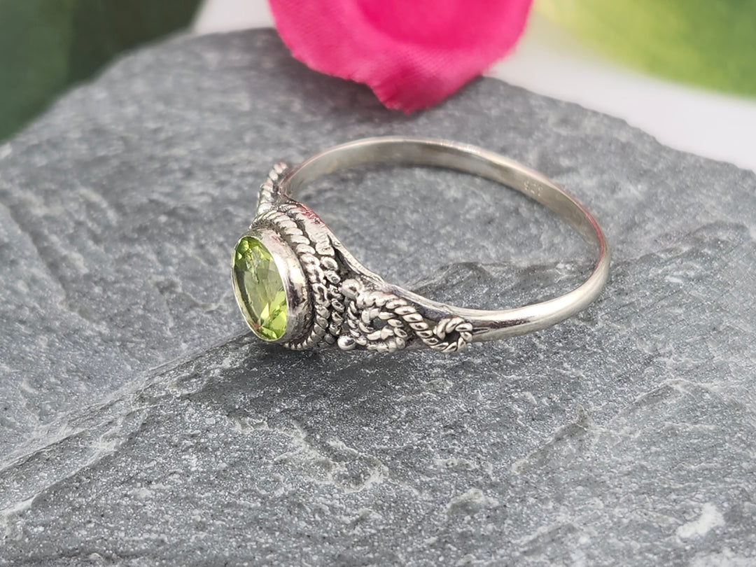925 Sterling Silver and Peridot Ring Size 9.5