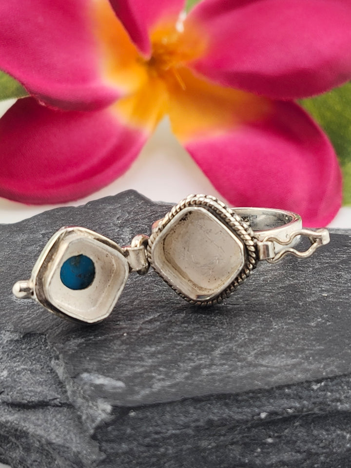 Kingman Turquoise and 925 Sterling Silver Locket Ring - Size 6.5