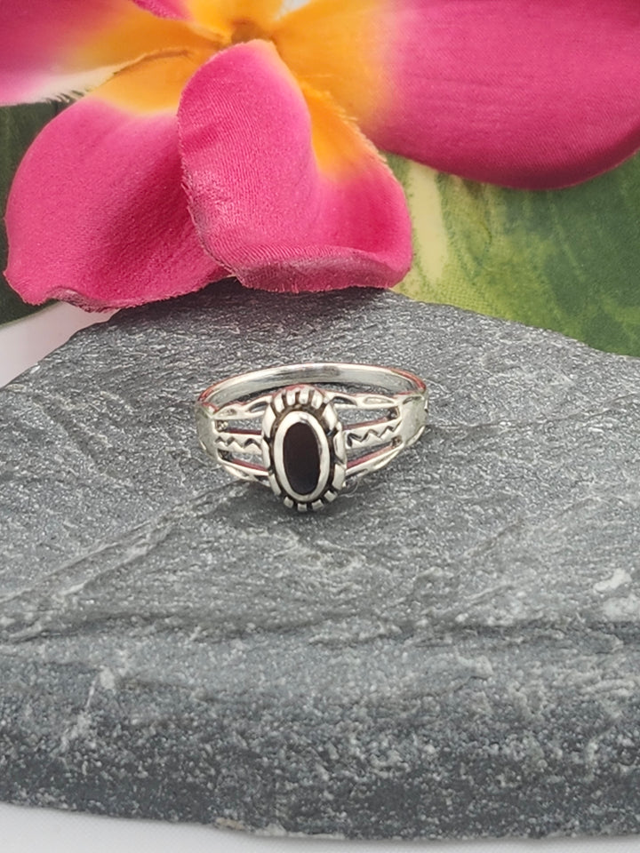 Black Onyx & 925 Sterling Silver Ring Size 6