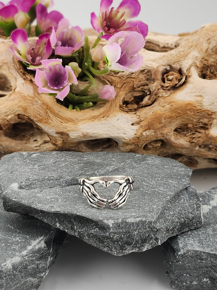 Skeleton Hand Heart Ring Size 5.25