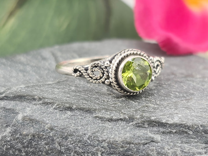 925 Sterling Silver and Peridot Ring Size 9.5