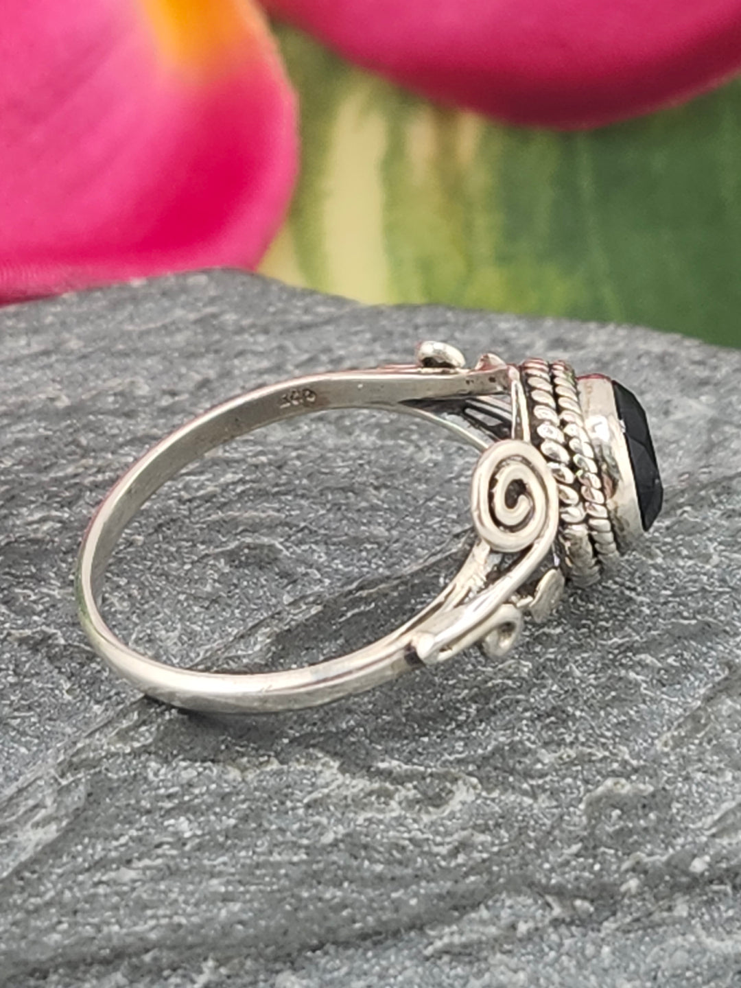 Black Onyx and 925 Sterling Silver Ring - Size 7.5