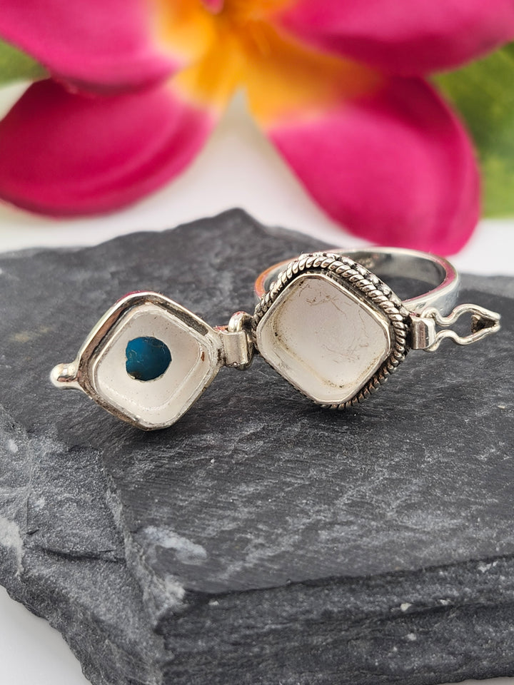 Kingman Turquoise and 925 Sterling Silver Locket Ring - Size 6