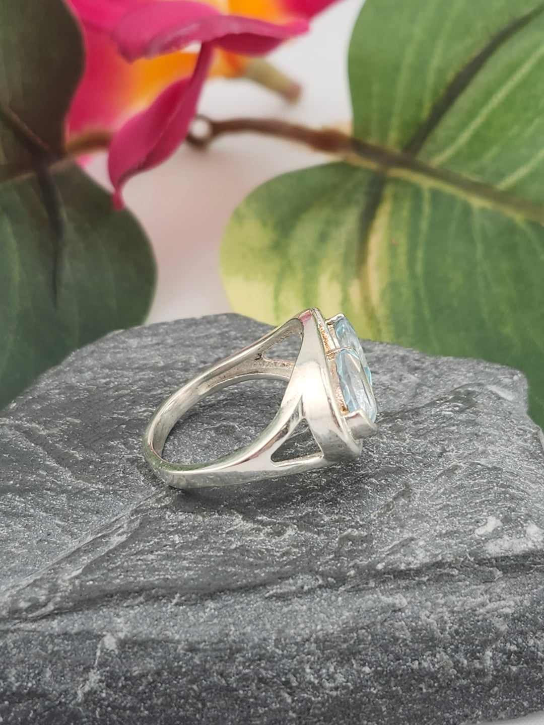 Topaz and 925 Sterling Silver Ring - Size 6