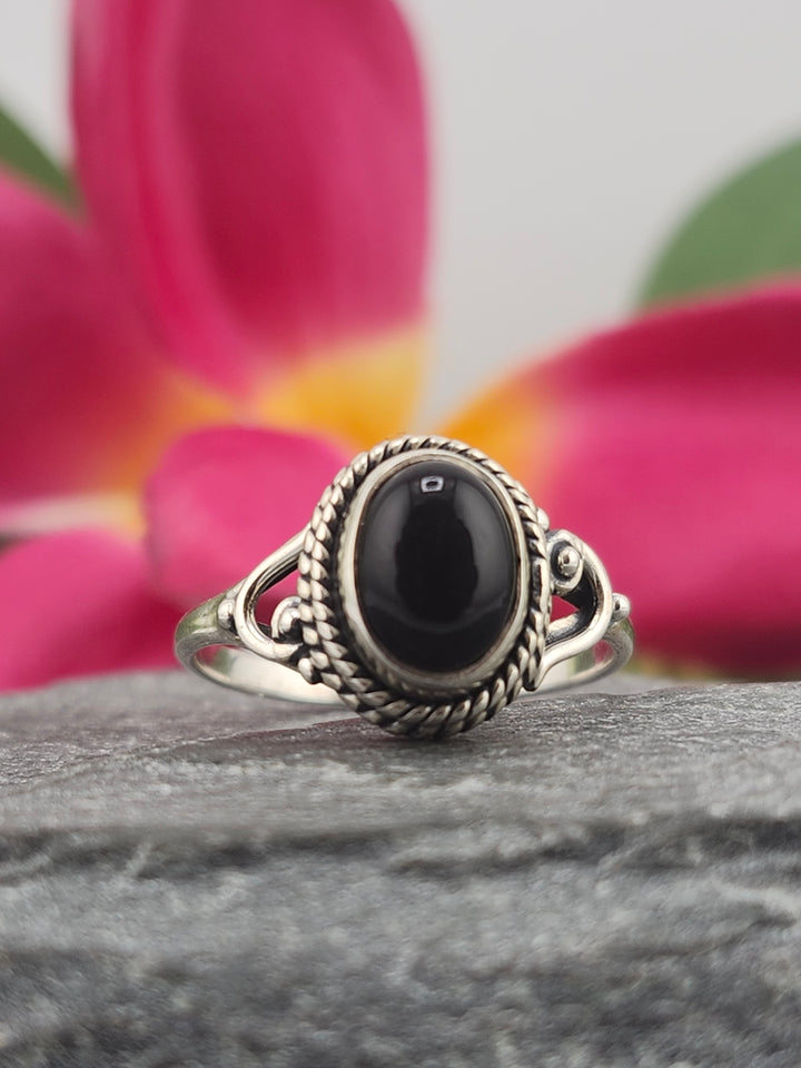 Black Onyx & 925 Sterling Silver Ring Size 7