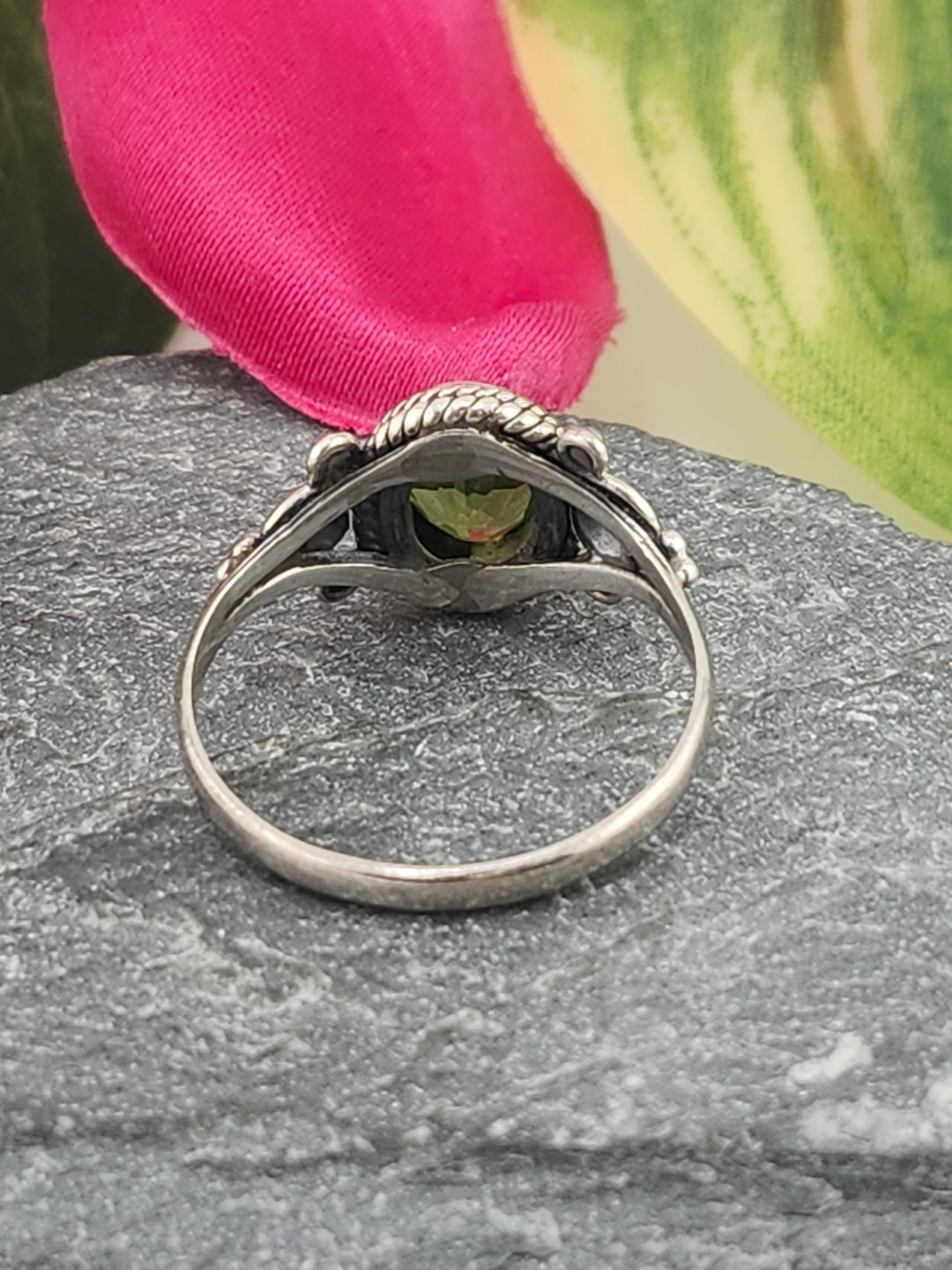 925 Sterling Silver and Peridot Ring Size 7½