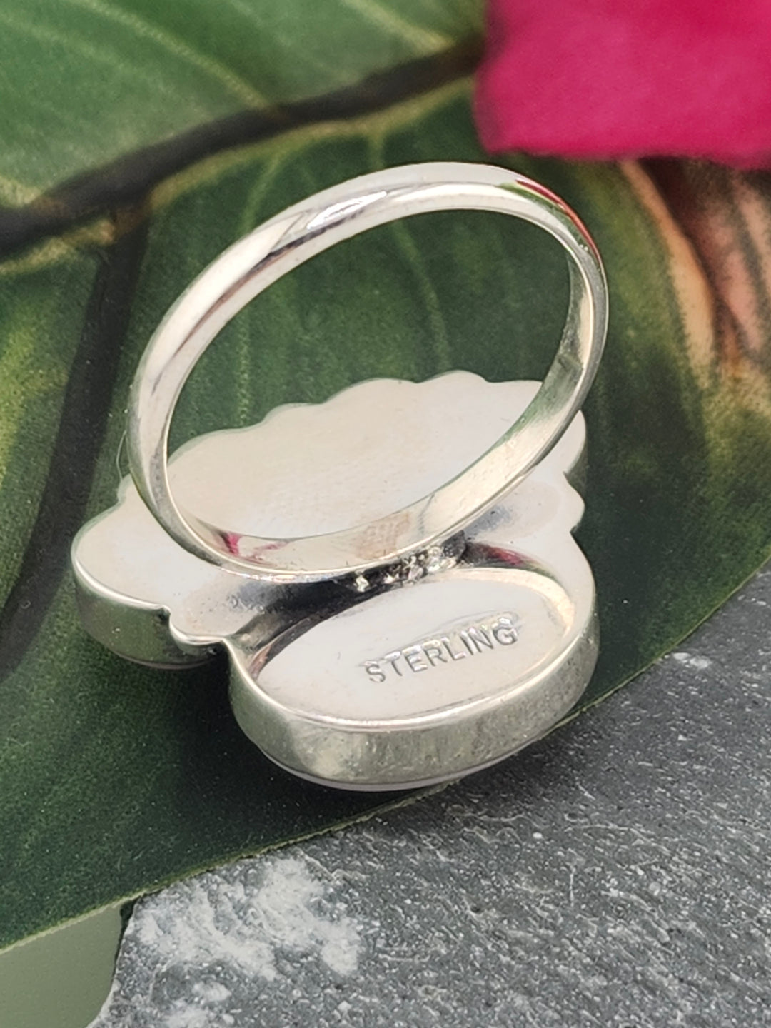 Queen Conch Paw Ring Size 10