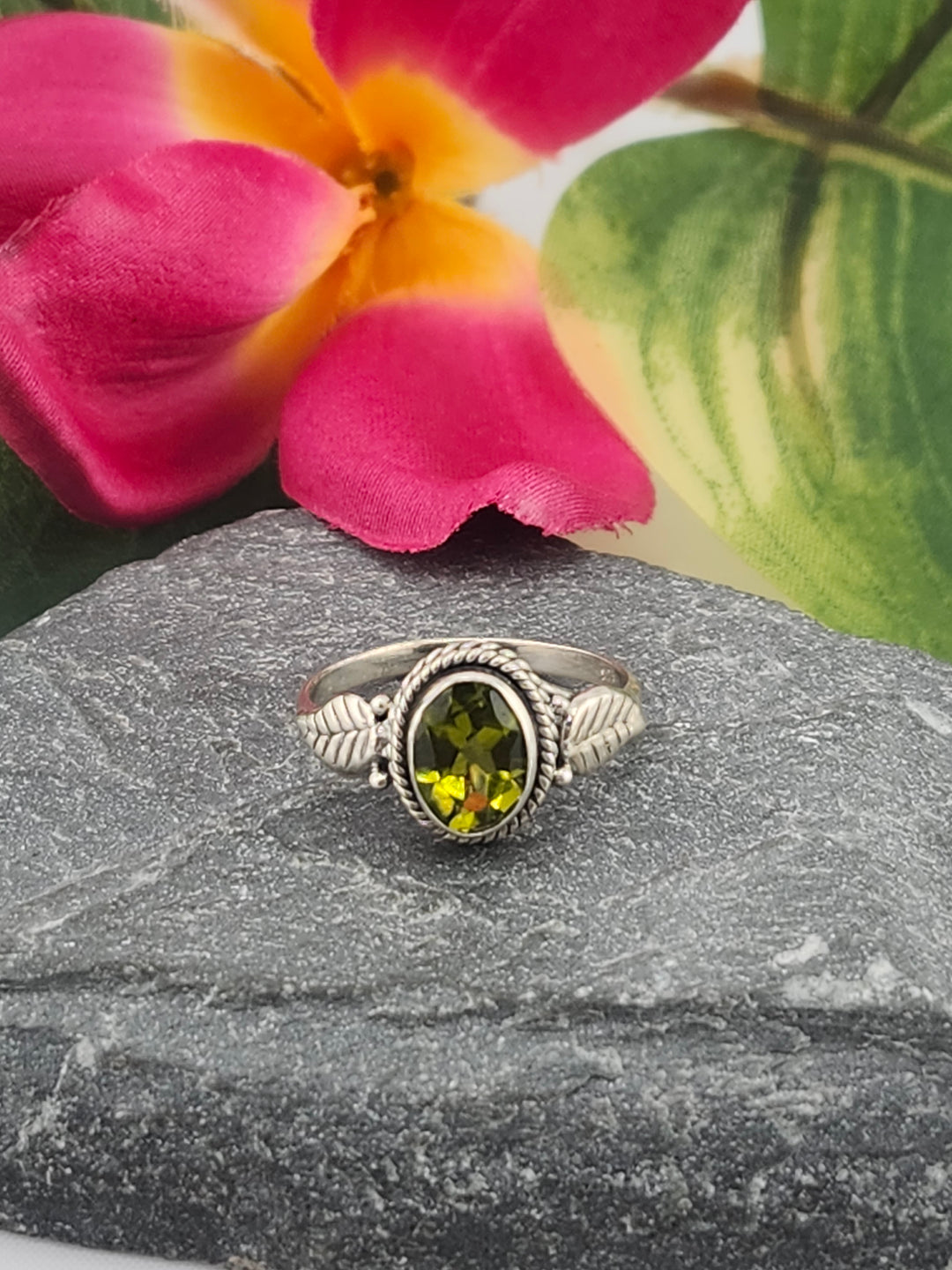 925 Sterling Silver and Peridot Ring Size 6¼