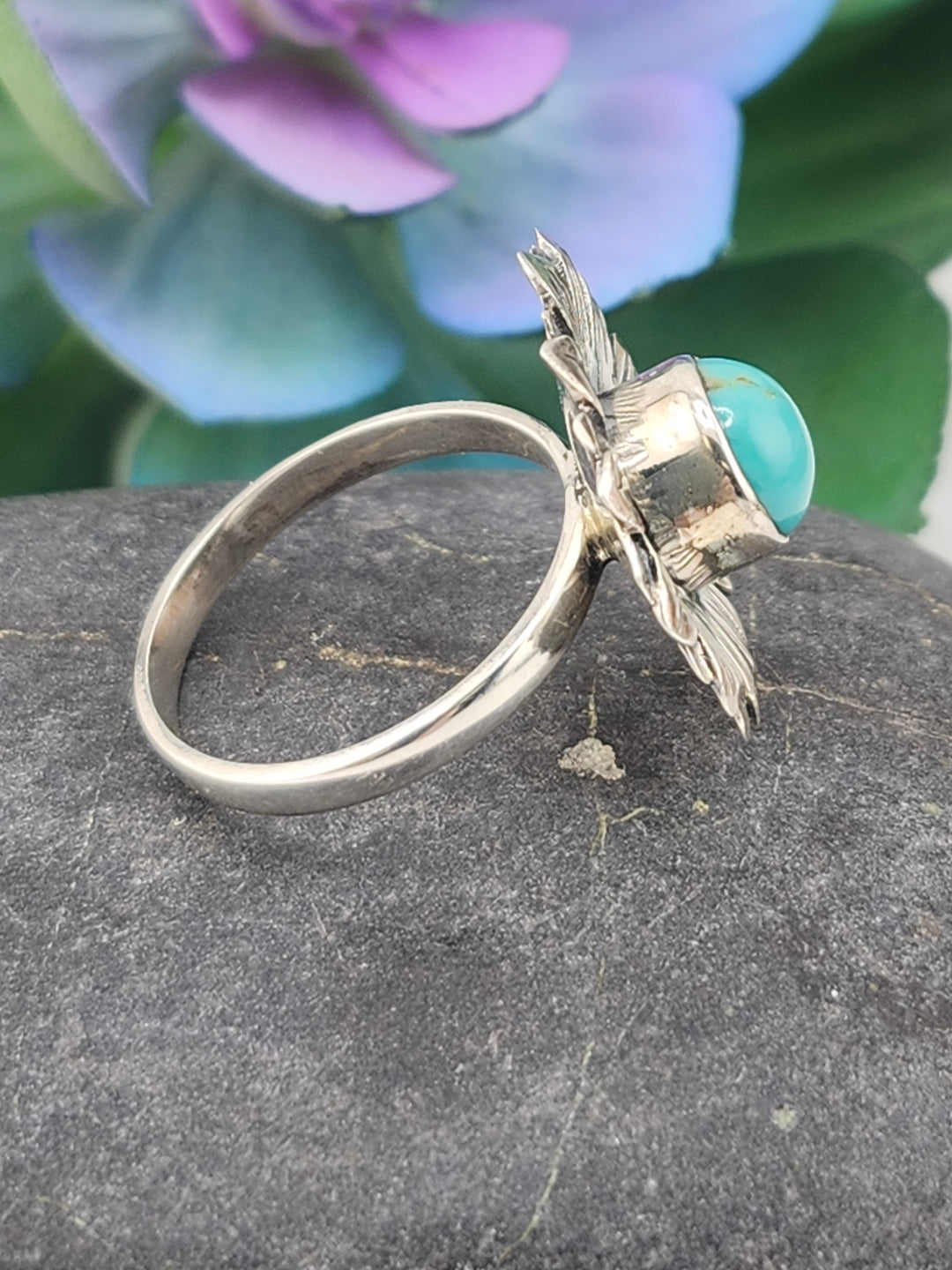 Kingman Turquoise and 925 Sterling Silver Flower Ring - Size 9.5