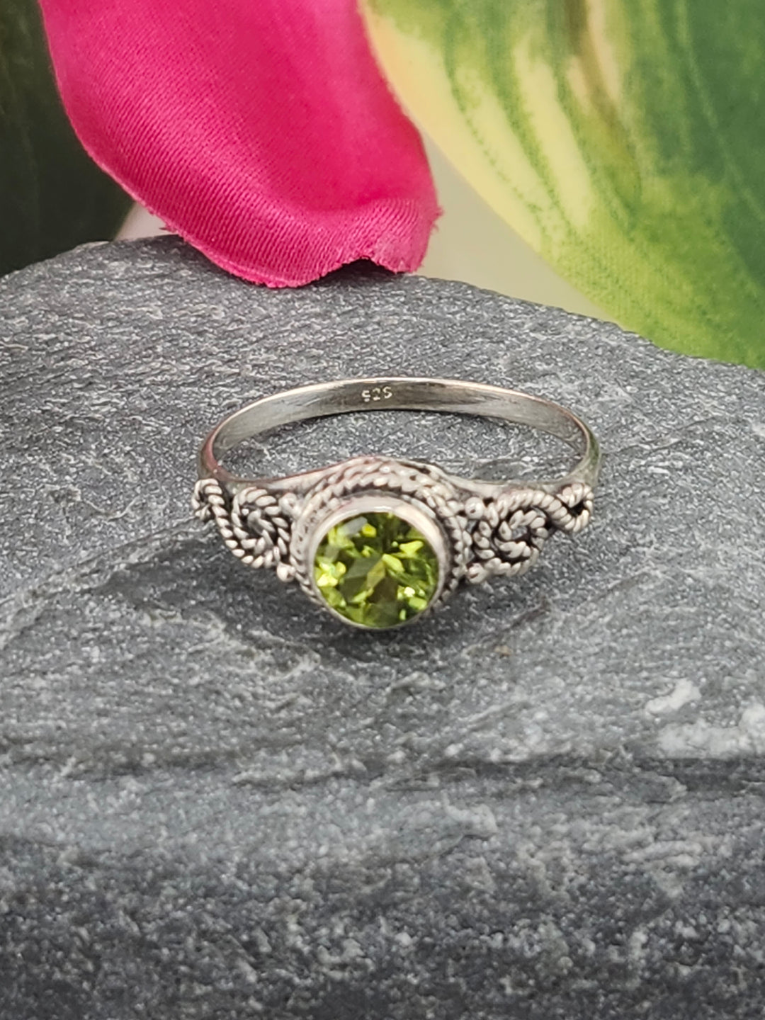 925 Sterling Silver and Peridot Ring Size 9¼