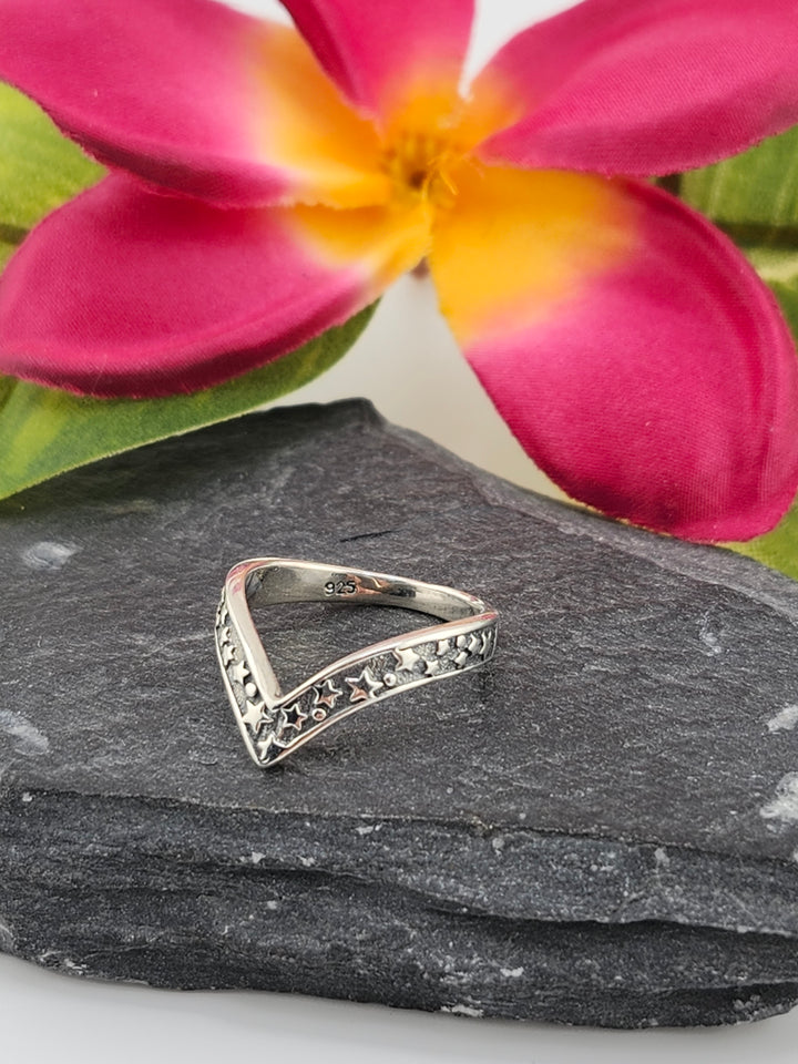Chevron Star Ring Size 4.75