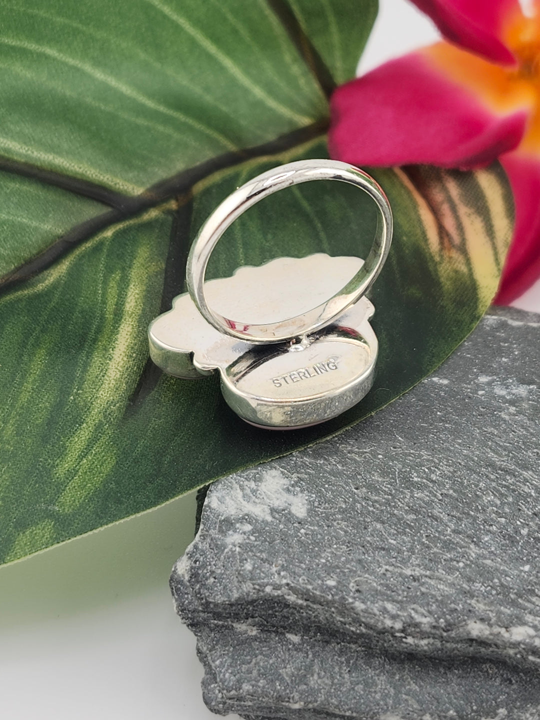 Queen Conch Paw Ring Size 9.25