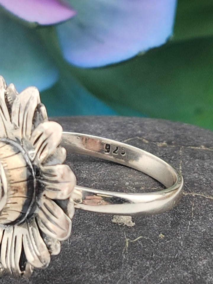 Kingman Turquoise and 925 Sterling Silver Flower Ring - Size 9.5