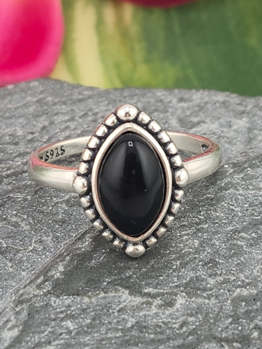 Black Onyx and 925 Sterling Silver Ring - Size 6.5