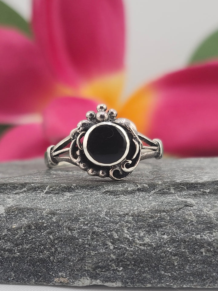 Black Onyx & 925 Sterling Silver Ring Size 7