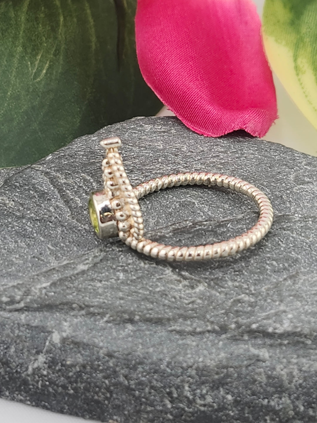 925 Sterling Silver and Peridot Ring Size 8