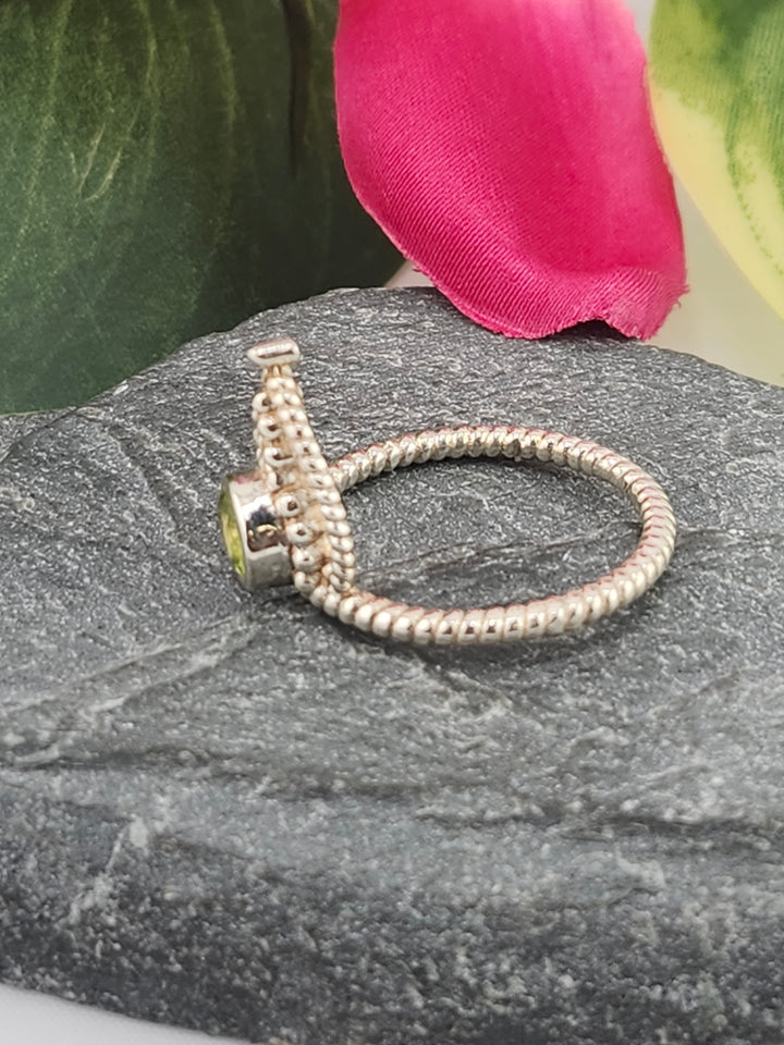 925 Sterling Silver and Peridot Ring Size 8