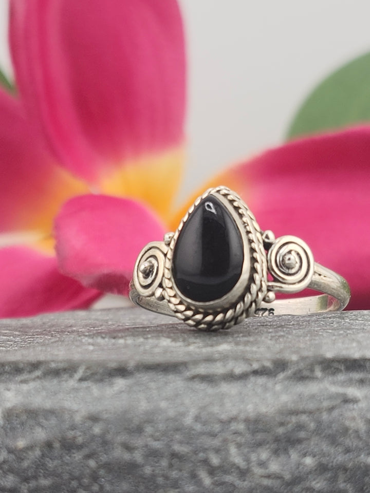 Black Onyx & 925 Sterling Silver Ring Size 7½