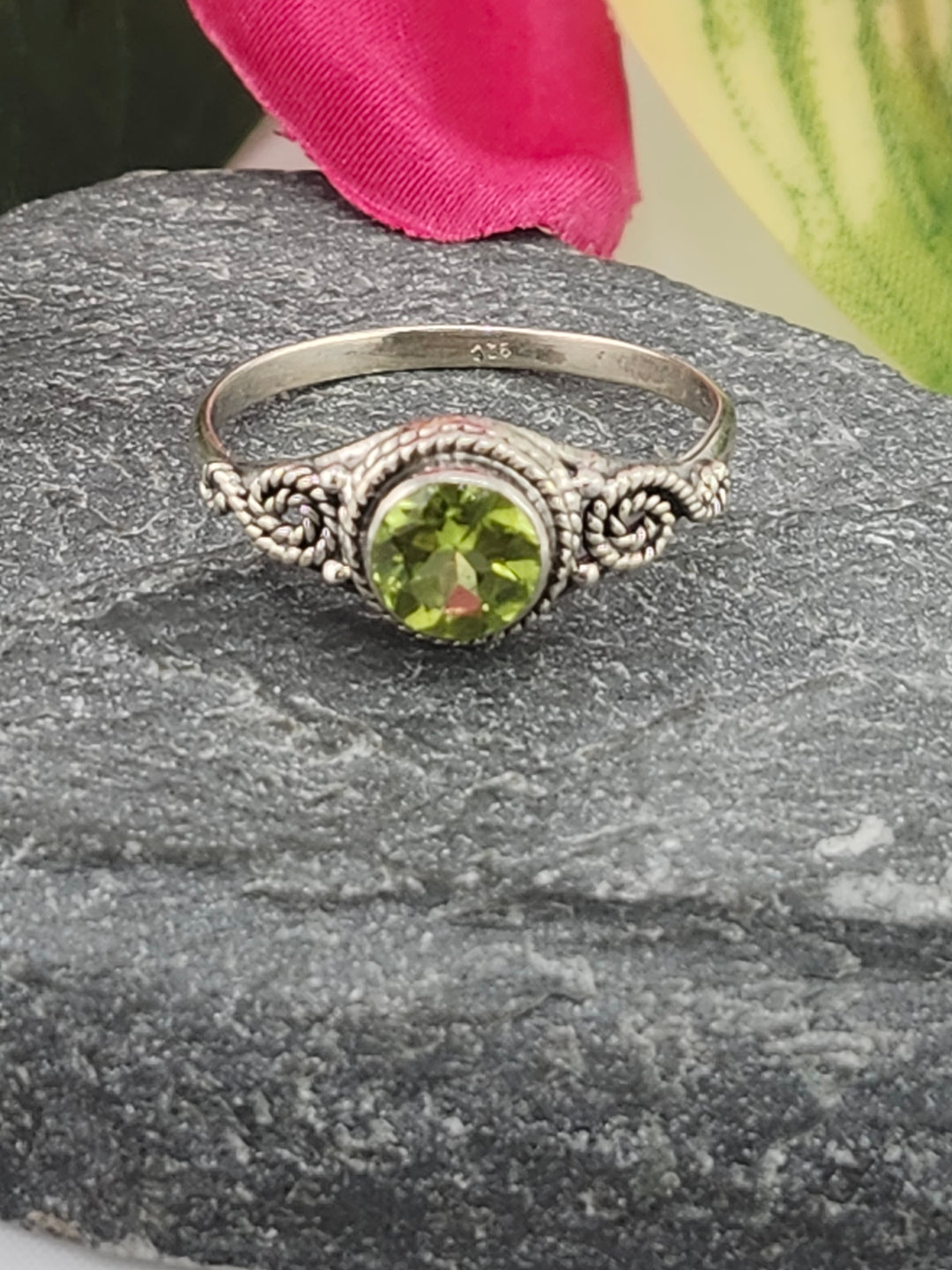 925 Sterling Silver and Peridot Ring Size 9¼