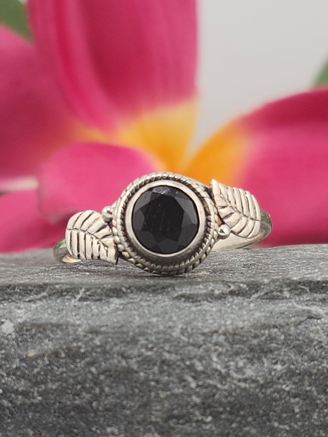 Black Onyx & 925 Sterling Silver Ring Size 9