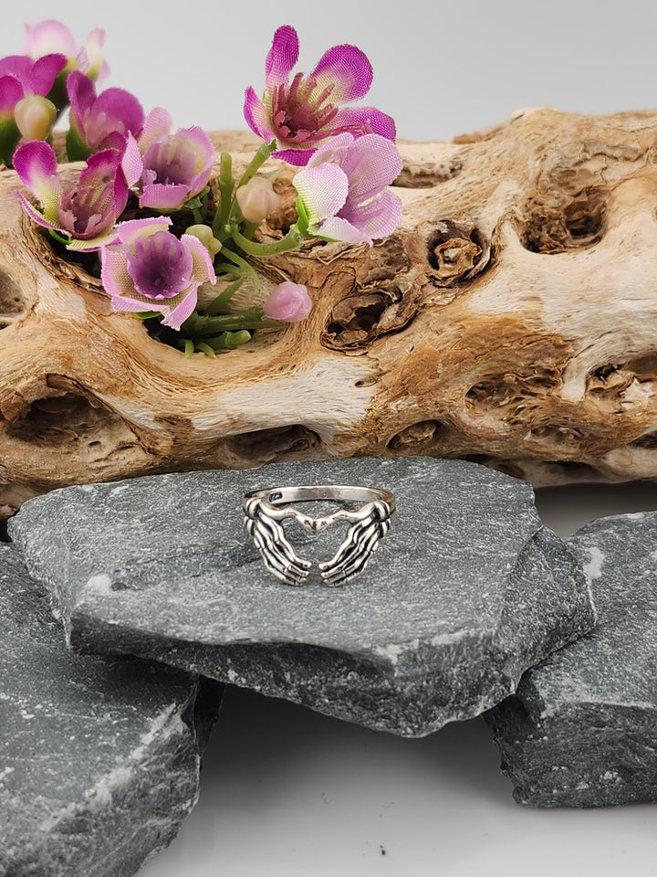 Skeleton Hand Heart Ring Size 6