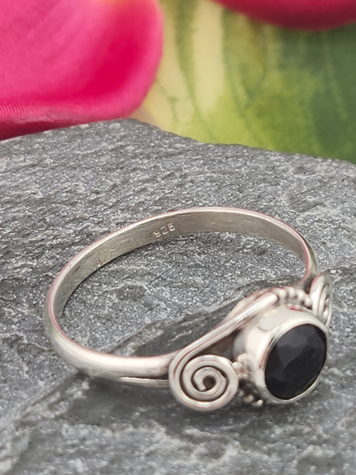 Black Onyx and 925 Sterling Silver Ring - Size 8.5