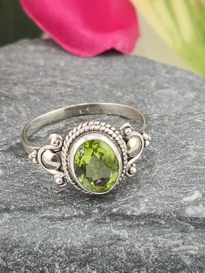 925 Sterling Silver and Peridot Ring Size 7¼