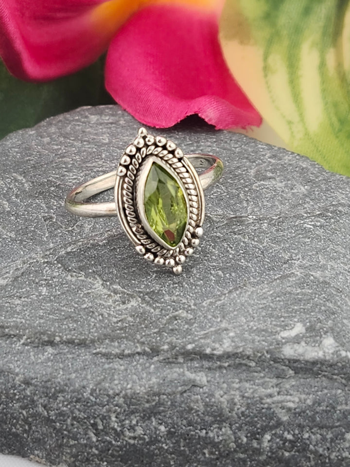 925 Sterling Silver and Peridot Ring Size 7