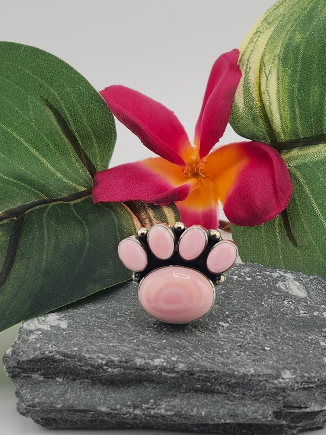 Queen Conch Paw Ring Size 9.25