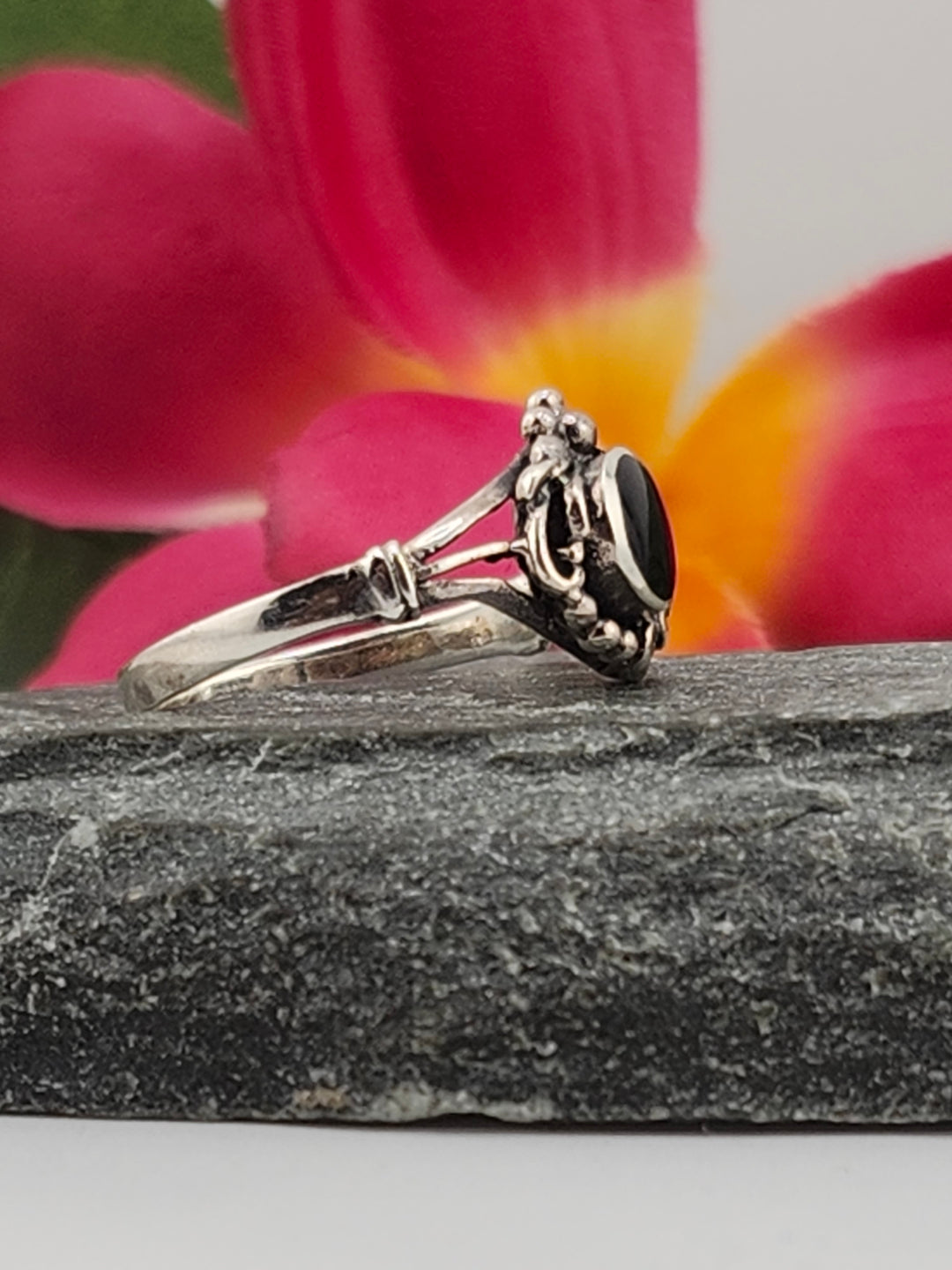 Black Onyx & 925 Sterling Silver Ring Size 6