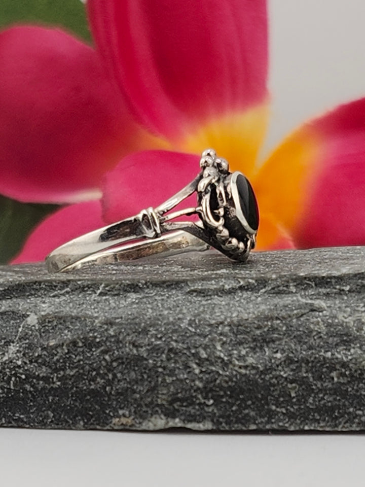 Black Onyx & 925 Sterling Silver Ring Size 6
