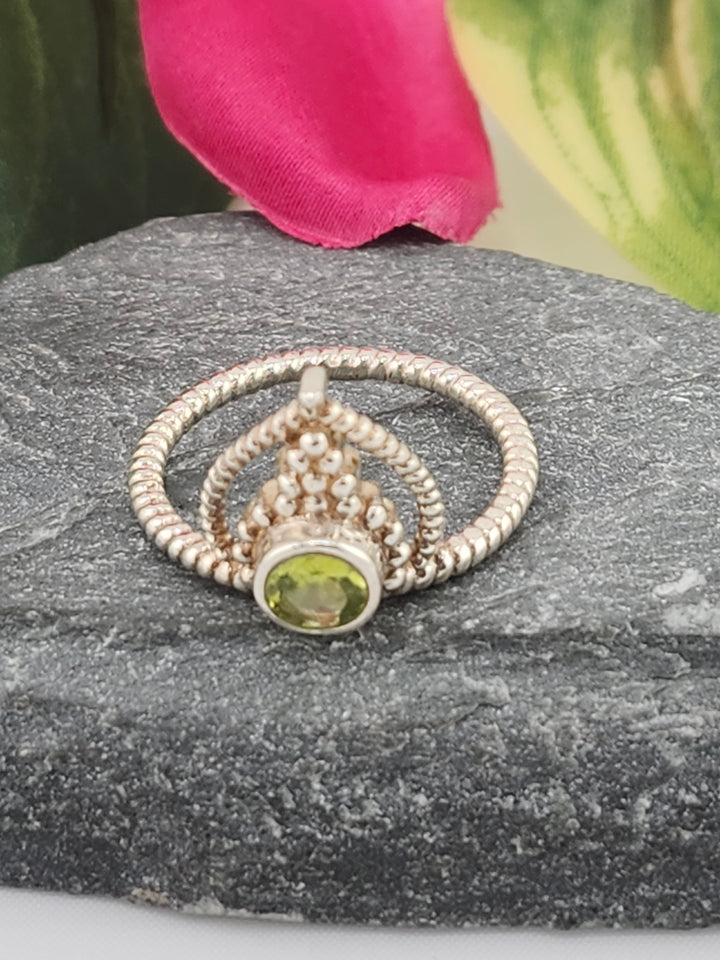 925 Sterling Silver and Peridot Ring Size 8