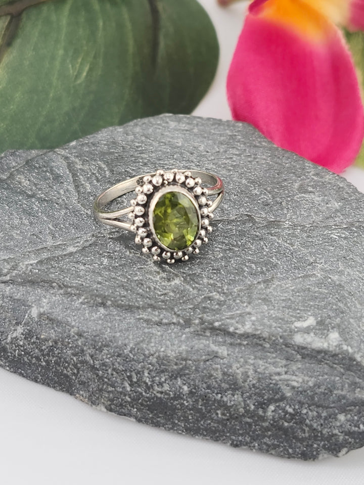 925 Sterling Silver and Peridot Ring Size 6¼
