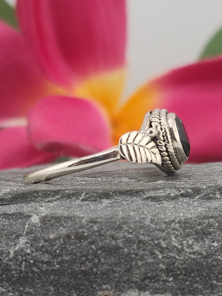 Black Onyx & 925 Sterling Silver Ring Size 9