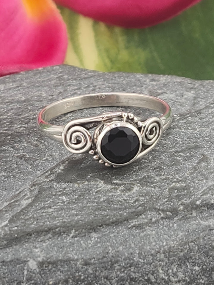 Black Onyx and 925 Sterling Silver Ring - Size 8.5