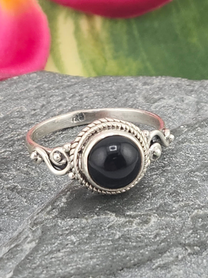 Black Onyx and 925 Sterling Silver Ring - Size 6.5
