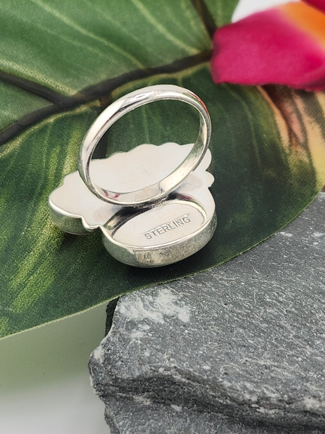 Queen Conch Paw Ring Size 7