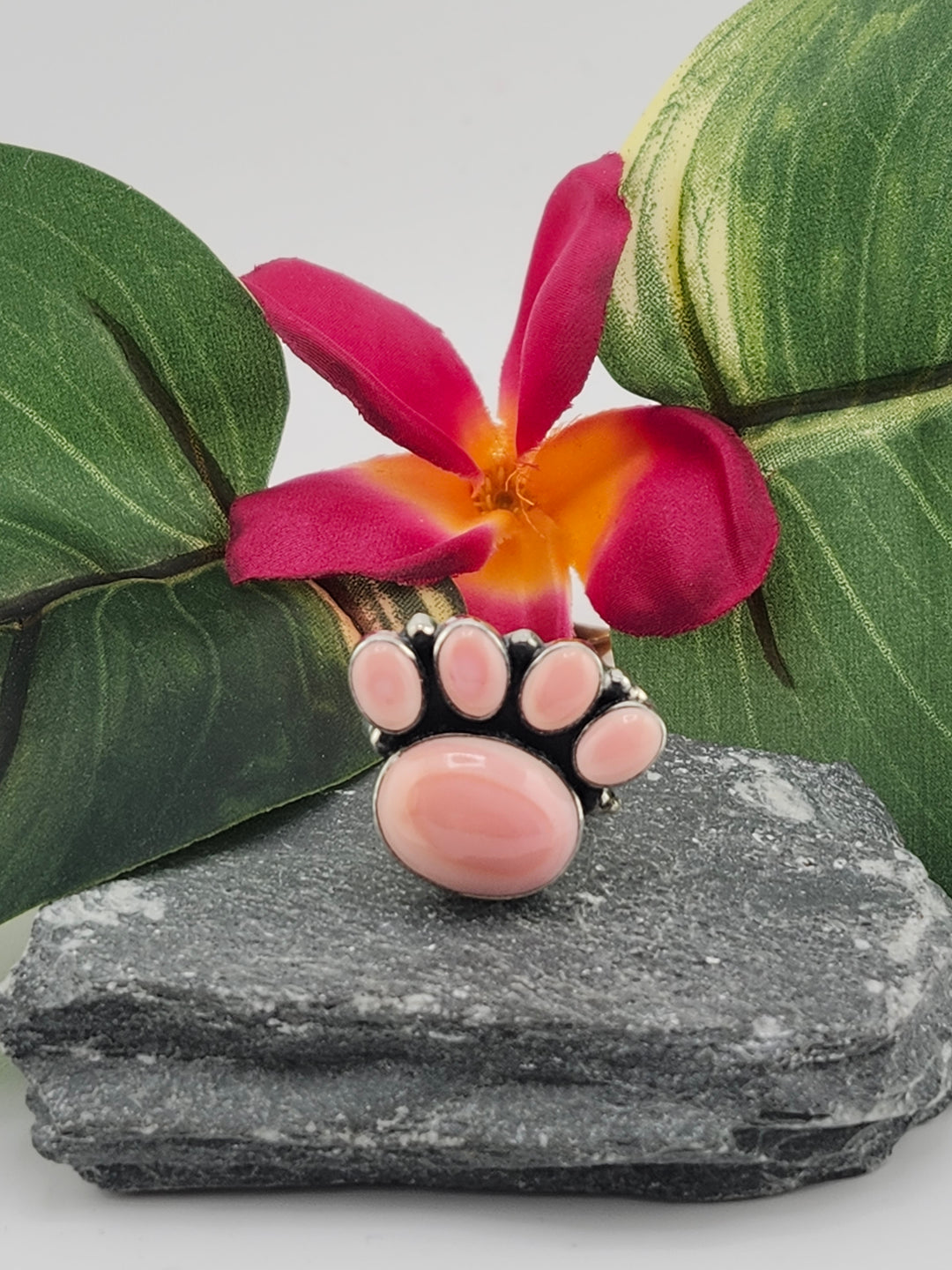 Queen Conch Paw Ring Size 7